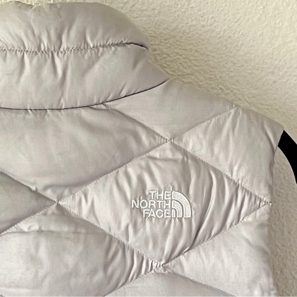 The North Face 550 Fill Women's Down Quilted Puffer Vest Light Gray Size Small - Picture 9 of 16